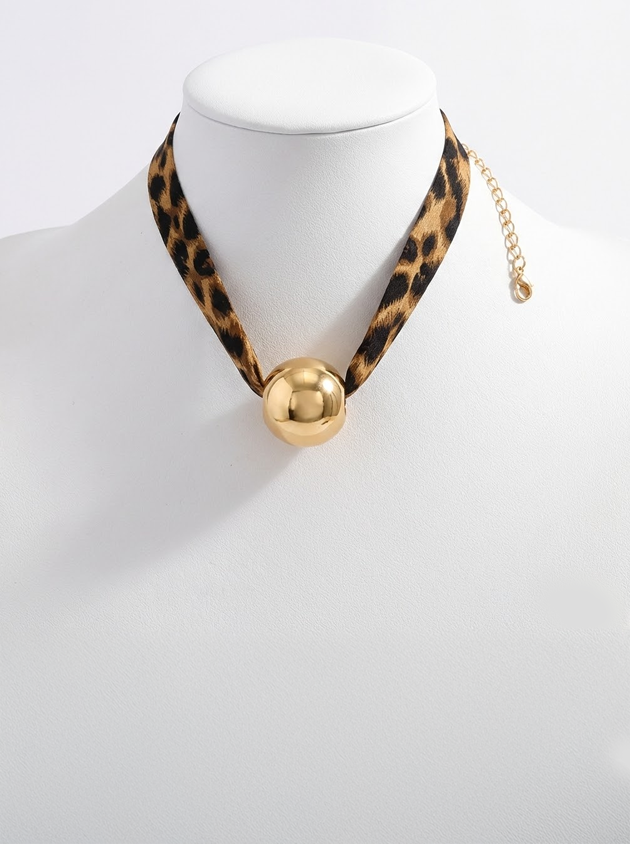 Velvet Pendant Necklace