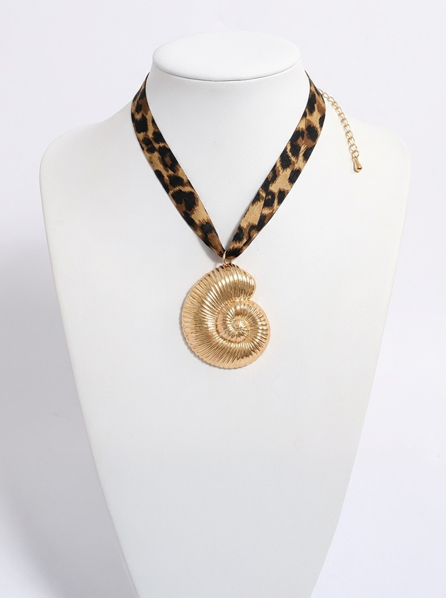 Velvet Pendant Necklace