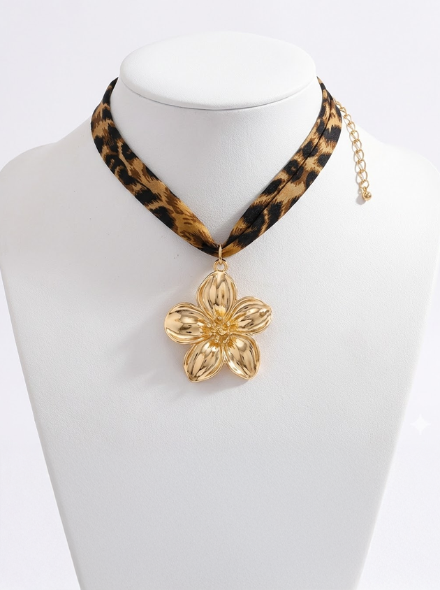 Velvet Pendant Necklace