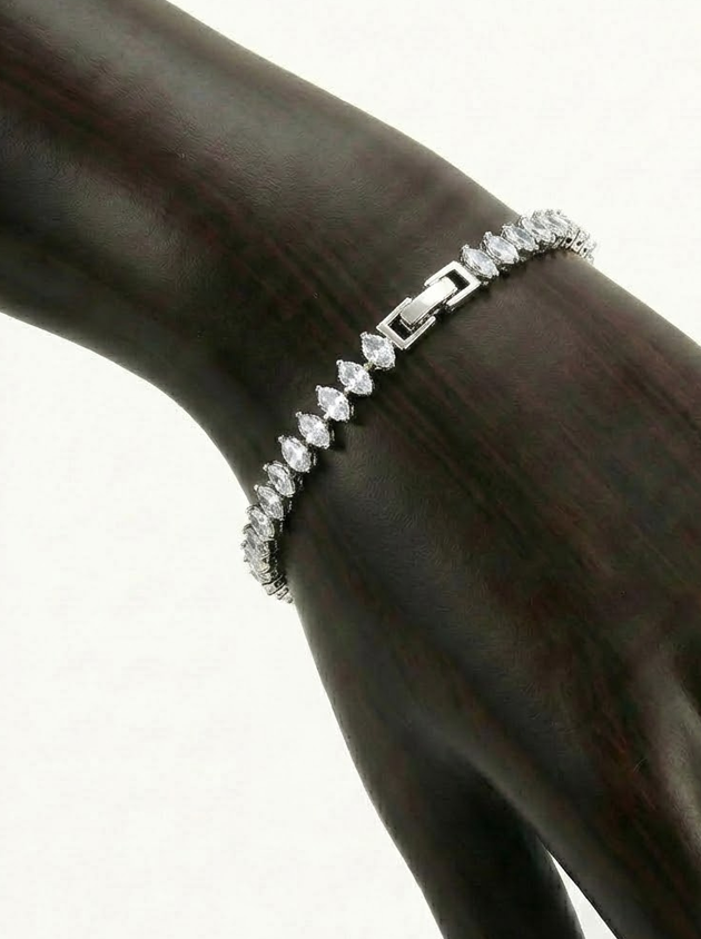 Luxe Spark Adjustable Rhinestone Bracelet – Elegant Statement Wristband